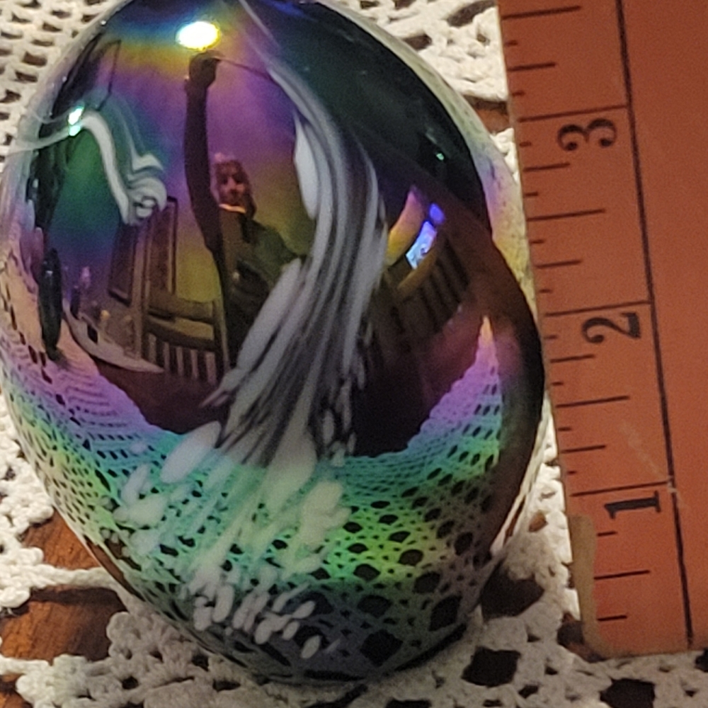 VINTAGE LARGE RAINBOW ART GLASS IRIDESCENT EGG. - Picture 2 of 3